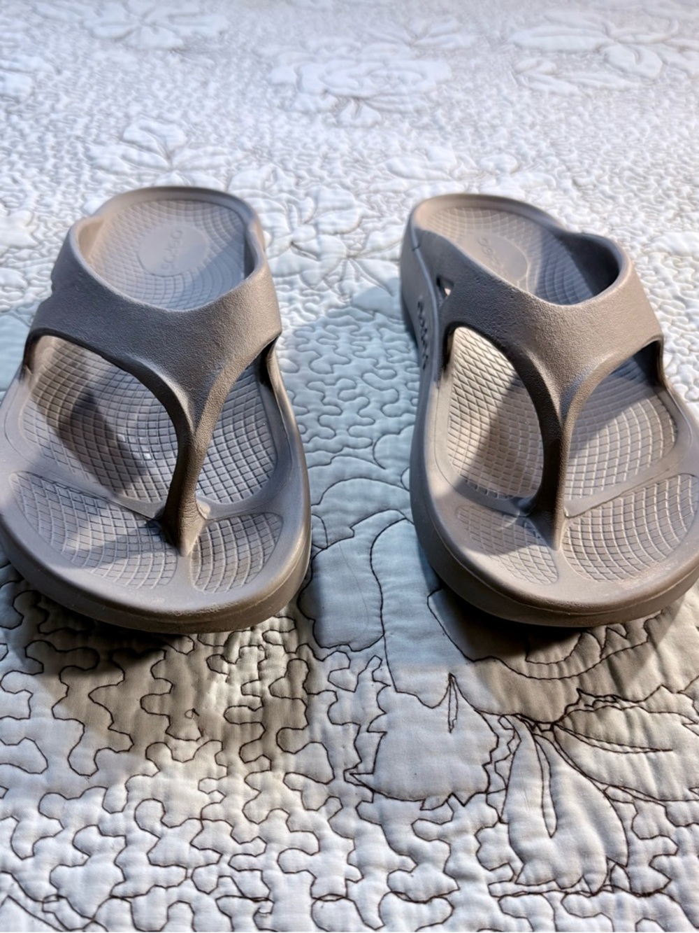 OOFOS OOriginal Recovery Sandals Slate Gray Thong Comfort Arch Support W8 M6💛 - Picture 10 of 10